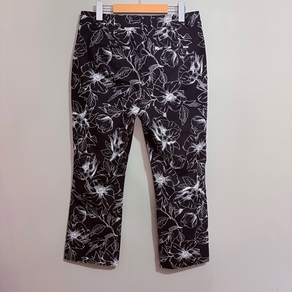 White House Black Market - Black & White Floral Flare Crop Cotton Pants - Picture 8 of 12